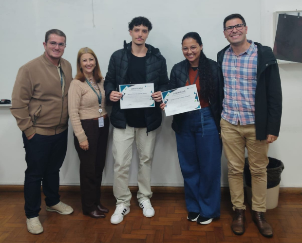 Alunos do CJPII recebem certificados de participa��o e bom desempenho